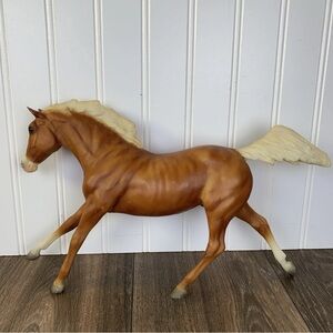 Breyer #833 Dream Weaver Horse Figurine Matte Sorrel Traditional Series